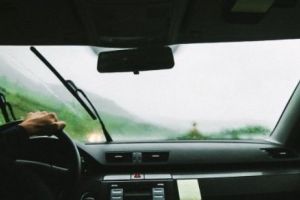 Cel mai INVENTIV ştergător de maşină a fost VĂZUT în Satu Mare. Imaginile s-a VIRALIZAT - Foto în articol 