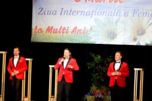 FOTO: 8 Martie, pe acordurile muzicii la Reghin