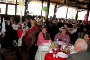 FOTO: „Femeia -Soţie, Mamă, Bunică”, cadoul oferit doamnelor de Liga Pensionarilor Reghin