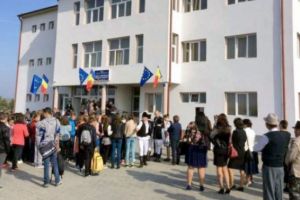Copil de clasa I, bătut cu parul de învăţător pentru că 