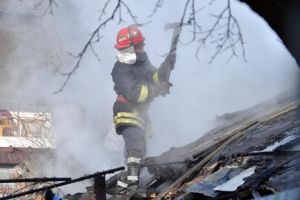 Oneşti: Bărbat ars de viu într-un incendiu