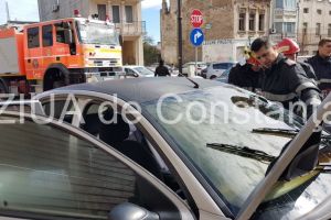 Alerta la pompieri. O masina a fost cuprinsa de flacari in municipiul Constanta, zona Podului de Butelii