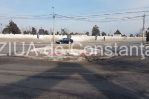 Trafic ingreunat in municipiul Constanta, la intersectia bulevardelor I.C.Bratianu si AUrel Vlaicu. De ce sunt nevoiti soferii sa reduca viteza in zona (fotoreportaj)