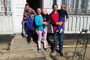7.000 de euro, necesari pentru achiziţionarea unei case în care să locuiască o familie ...