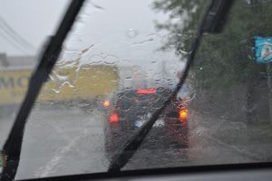 Avertizare meteo de ploi, descărcări electrice şi intensificări ale vântului