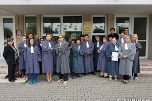 Grefierii ameninţă din nou cu proteste, nemulţumiţi de salarii şi de condiţiile de muncă