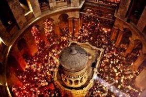 Un preot armean a DEZVĂLUIT secretul APRINDERII Focului Sfânt în ajunul Paştelui