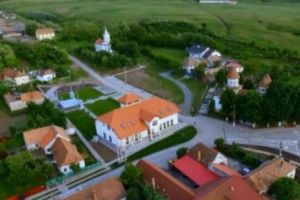 Comuna în care se trăieşte mai bine decât la oraş. Locuitorii au gaze, canalizare, pistă de biciclete şi internet gratuit