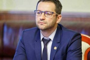 PMP: „Nu poţi aştepta lângă tine parteneri politici de încredere, atâta vreme cât îi denigrezi în public