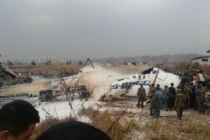 Avion cu 67 de pasageri prăbuşit pe aeroportul din Kathmandu – Nepal. Sunt supravieţuitori