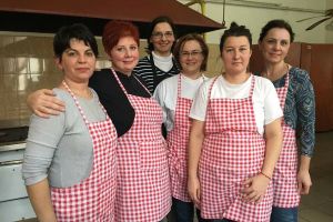 Opriţi risipa alimentară! ShareFood, aplicaţia care oferă săracilor o masă caldă