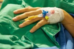 La un PAS DE MOARTE pe masa de operaţie. DRAMA unei cunoscute cântăreţe a ieşit la SUPRAFAȚĂ: „Sunt FOARTE speriată!”