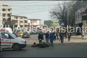 Imagini de la eveniment. Accident rutier in Constanta, zona Casa de Cultura. Un motociclist implicat 