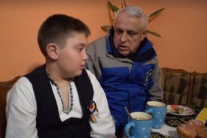 VIDEO – Ministrul Petre Daea luat la rost de un copil la Bradu. Dialogul e fabulos!