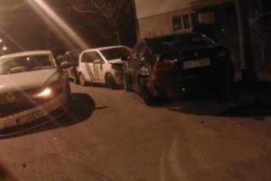 Un clujean beat la volan a făcut DEZASTRU pe stradă. A lovit cinci maşini parcate FOTO
