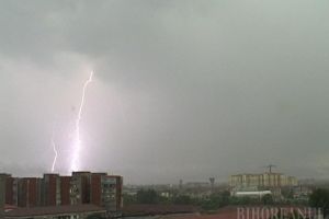 Alertă meteo imediată de ploi în Bihor: descărcări electrice, intensificări de vânt şi grindină