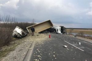 Circulaţie blocată în Ungaria: Două TIR-uri s-au lovit frontal, în apropiere de Vama Borş
