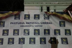 Liberalii s-au rebranduit la Răzvad, cu un mesh scris greşit