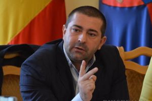 Foncea om-sucit: A renunţat să fie director financiar la Spitalul Municipal ca să dezvăluie „matrapazlâcurile” din CAS, dar se vrea... manager