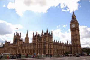 Cod ROȘU la PARLAMENTUL BRITANIC, înainte de DISCURSUL lui Theresa May! Două persoane, SPITALIZATE. Cazul a fost PRELUAT de Scotland Yard 