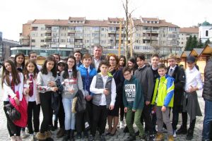 Primarul Mircia Gutau: Proiectul ”Râmnicul citeşte” – sute de cărţi îi aşteaptă pe trecători să le răsfoiască paginile