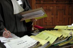 Proiect legislativ depus la Camera Deputaţilor pentru reducerea duratei de soluţionare a dosarelor din contencios administrativ