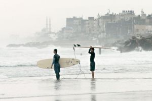 Surferii din Gaza sunt pe val la Astra Film Cinema
