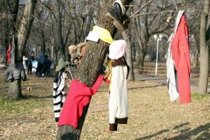 Sunteti asteptati cu haine, incaltaminte si jucarii pentru familiile nevoiase, in Parcul Rozelor 