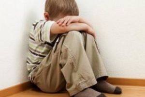 CLUJ: Un învăţător s-a ales cu dosar penal după ce a lovit un elev de 8 ani cu indicatorul VIDEO