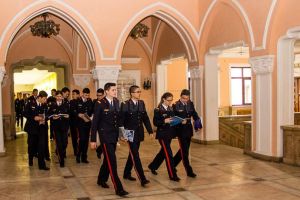 Colegiul Militar Câmpulung Moldovenesc îşi prezintă oferta pentru tinerii interesaţi de o ...
