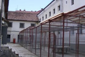 Penitenciarul Miercurea Ciuc organizează licitaţie publică cu strigare