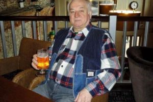 Legăturile SPIONULUI OTRĂVIT cu reţeaua anti-Trump