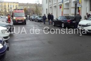 Ambulanta SMURD chemata la Primaria municipiului Constanta. De ce au fost solicitate cadrele medicale