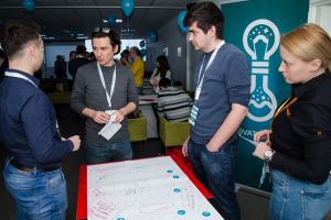 13 echipe de tineri vor putea sa-si duca mai departe ideile bune si sa le transforme in afaceri