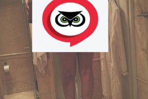 VAI, VAI, VAI! Ea e Geo si ii place mult sa stea... in genunchi! Isi agata partenerii cu poze goala in fata oglinzii/ FOTO 18+