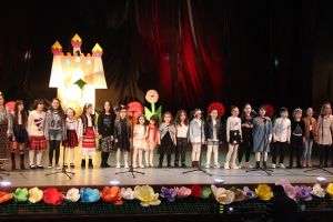 Omagiu artistic adus mămicilor din Bragadiru. Un spectacol luminat de candoarea copilăriei