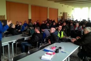 Ministrul energiei e aşteptat mâine dimineaţă la Mintia. Energeticienii continuă protestul