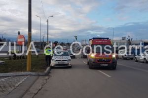 Imagini de la eveniment: Accident rutier pe bulevardul Aurel Vlaicu. Doua masini, implicate. O persoana ranita 