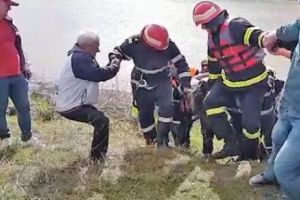 Tentativă de suicid pe podul de la Cernavodă. Femeie salvată din Dunăre