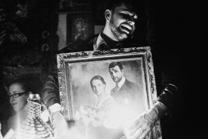 Teatrul Aualeu prezinta piesa „O Noapte Furtunoasa”