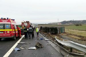 FOTO – Accident grav pe autostrada Sibiu – Orăştie. O persoană rănită