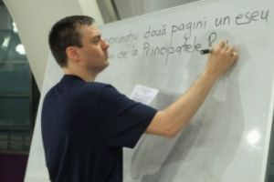 HALUCINANT: Profesorul căruia poliţiştii i-au spart casa din greşeală a fost AMENDAT