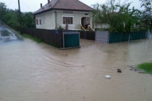 COD PORTOCALIU de inundaţii pe râul Olt. Pompierii sunt în alertă