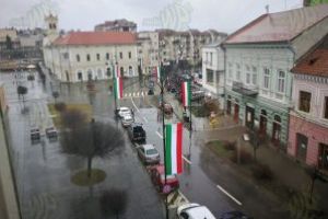 Primăria Sfântu Gheorghe a pavoazat oraşul cu steagul Ungariei; Prefectura solicită respectarea legii