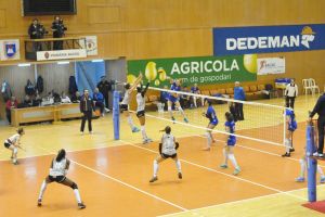 Cam e timpul, fetelor!