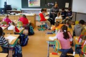 Peste 1000 de elevi covăsneni, implicaţi în activităţi de educaţie juridică