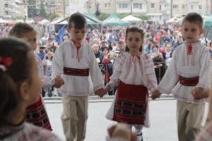 Vox populi: Mutarea Scenei Comunatare vs Boicotarea Zilelor Sf. Gheorghe