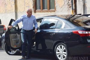 Bolojan cel absent: 99 de zile pe an în delegaţii, primarul de Oradea s-a rupt de problemele curente ale oraşului