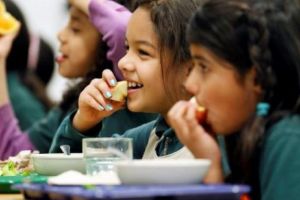 Proiect INEDIT în România. O comună din Botoşani „s-a UMPLUT” de copii. Motivul este INCREDIBIL