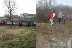 FOTO. Localitatea din judeţ unde asistaţii social muncesc pe brânci: strâng mizeria şi fac şanţuri